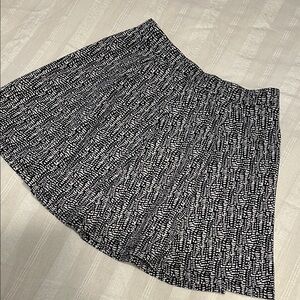 Ladies Forever 21 Black/White Print Skirt